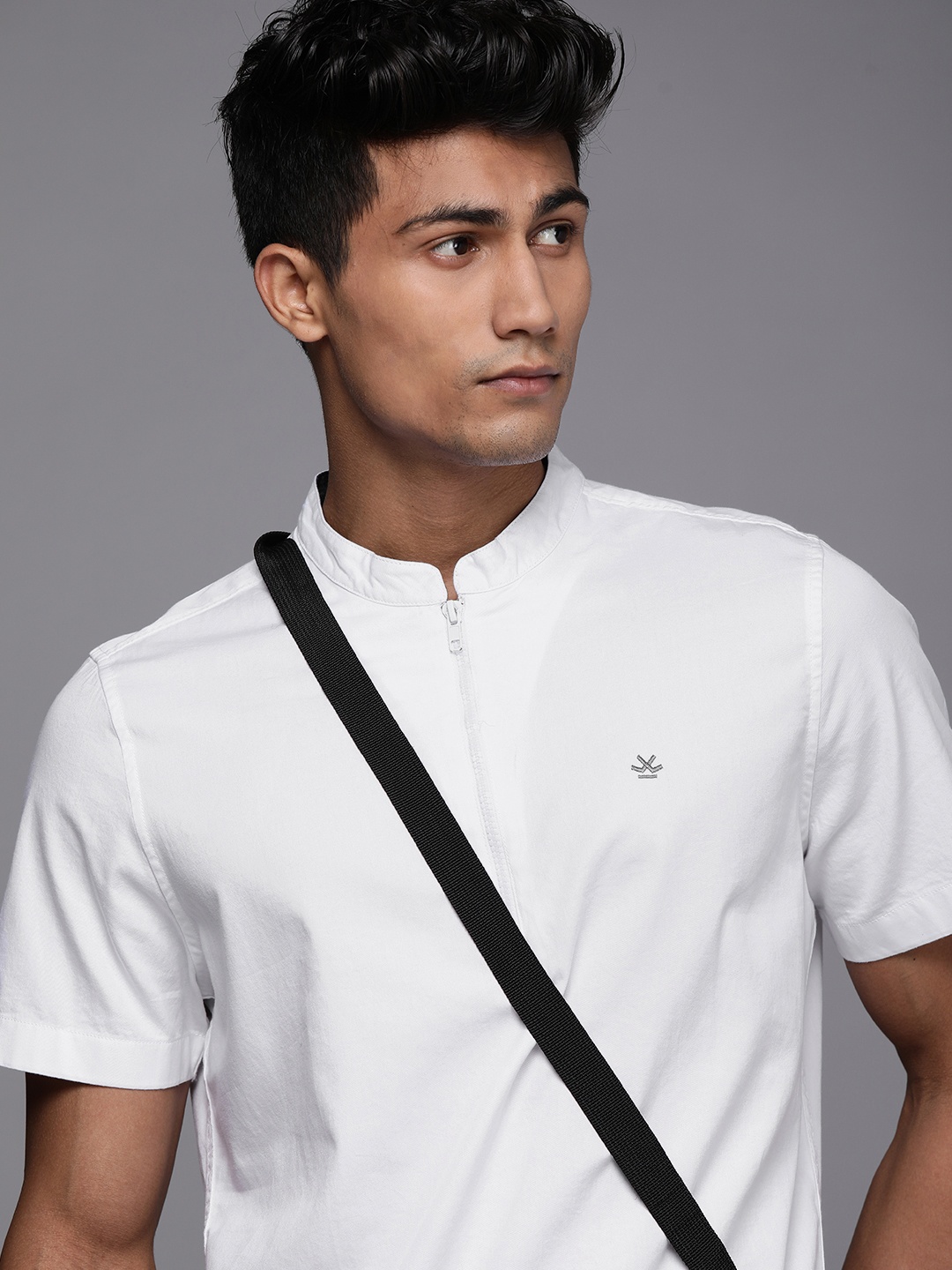 

WROGN Men White Slim Fit Opaque Half Zip Placket Casual Shirt
