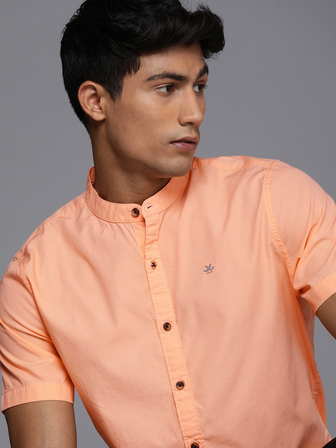 

WROGN Men Peach-Coloured Solid Slim Fit Mandarin-Collar Casual Shirt