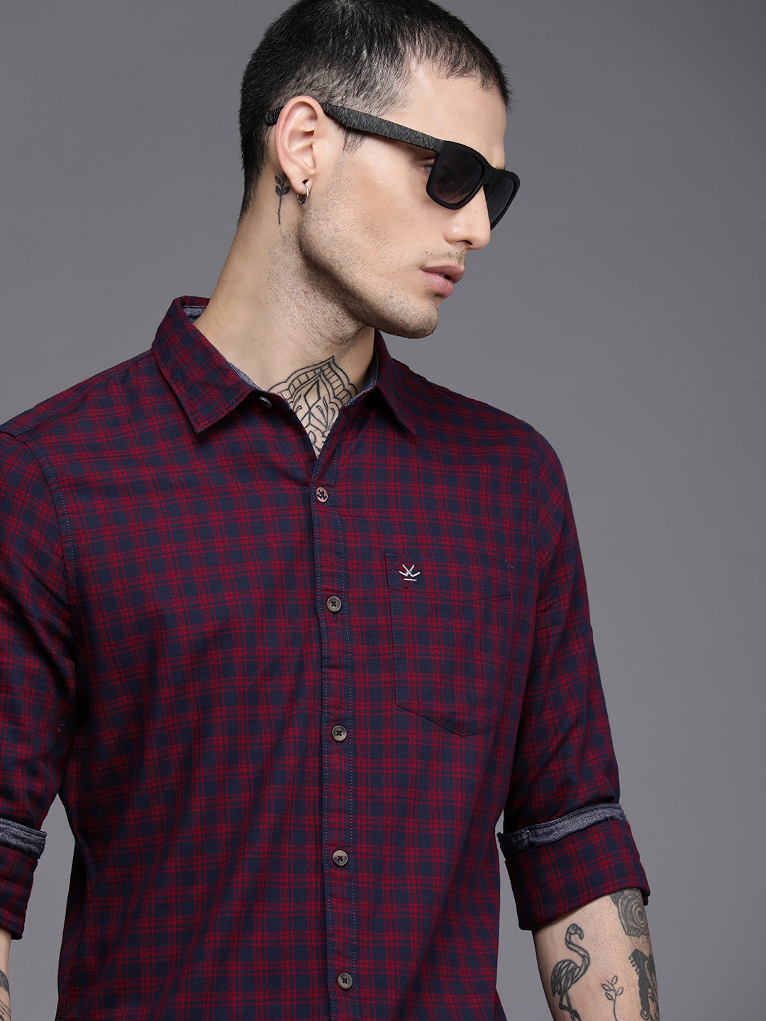 

WROGN Men Navy Blue & Red Slim Fit Tartan Checked Pure Cotton Casual Shirt