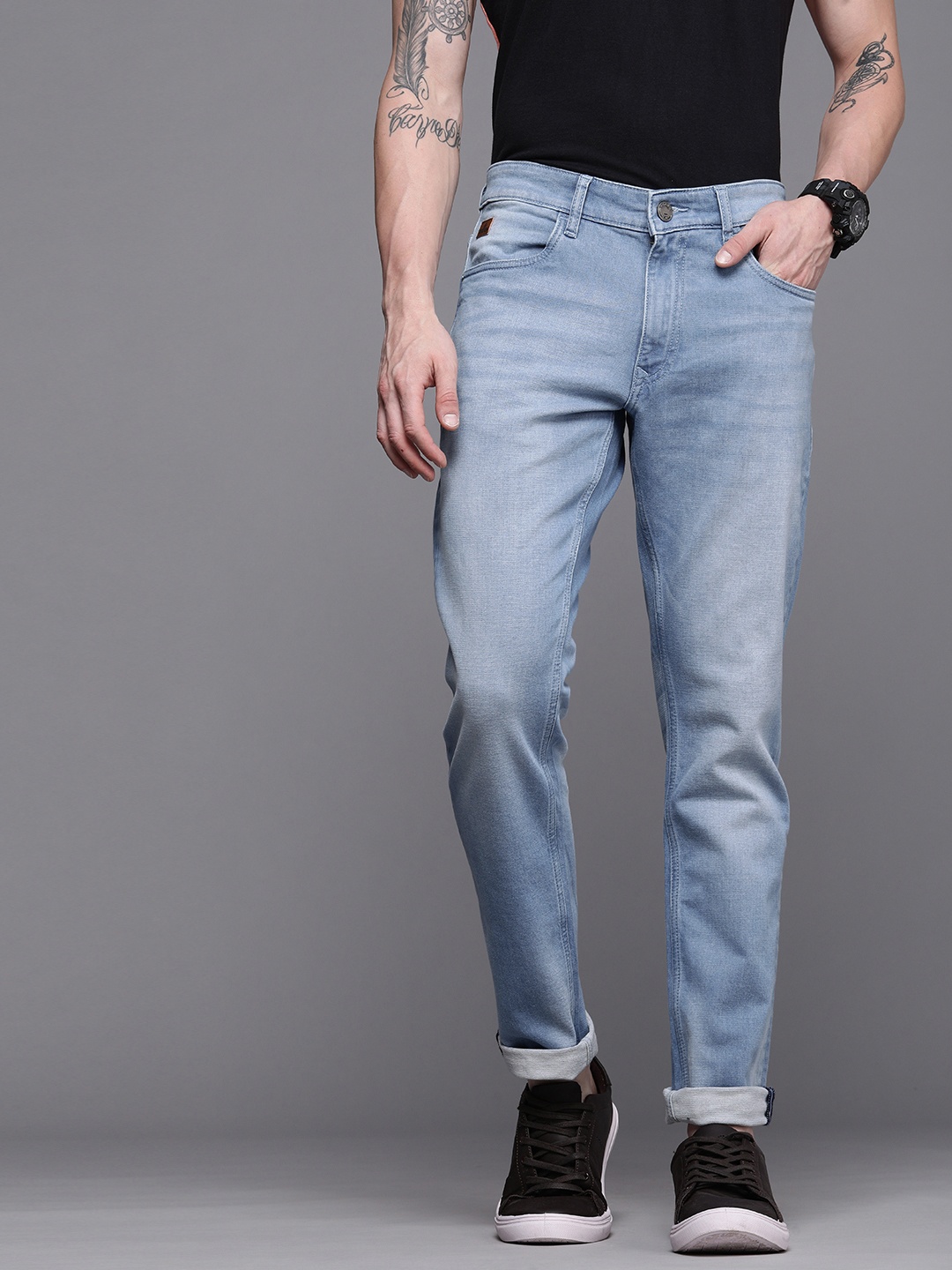 

WROGN Men Blue Slim Fit Light Fade Stretchable Jeans