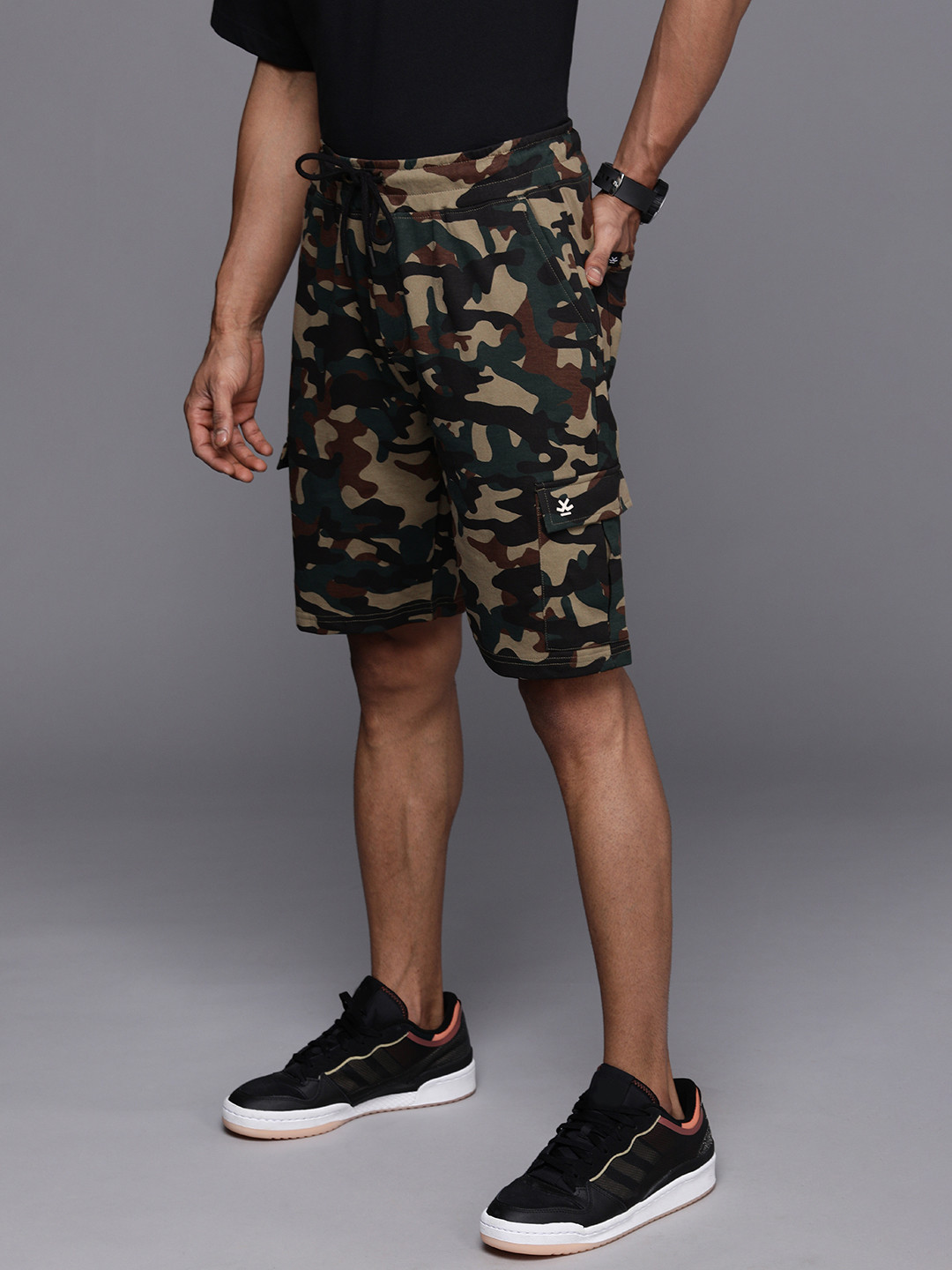 

WROGN Men Olive Green And Black Camouflage Printed Pure Cotton Slim Fit Regular Shorts