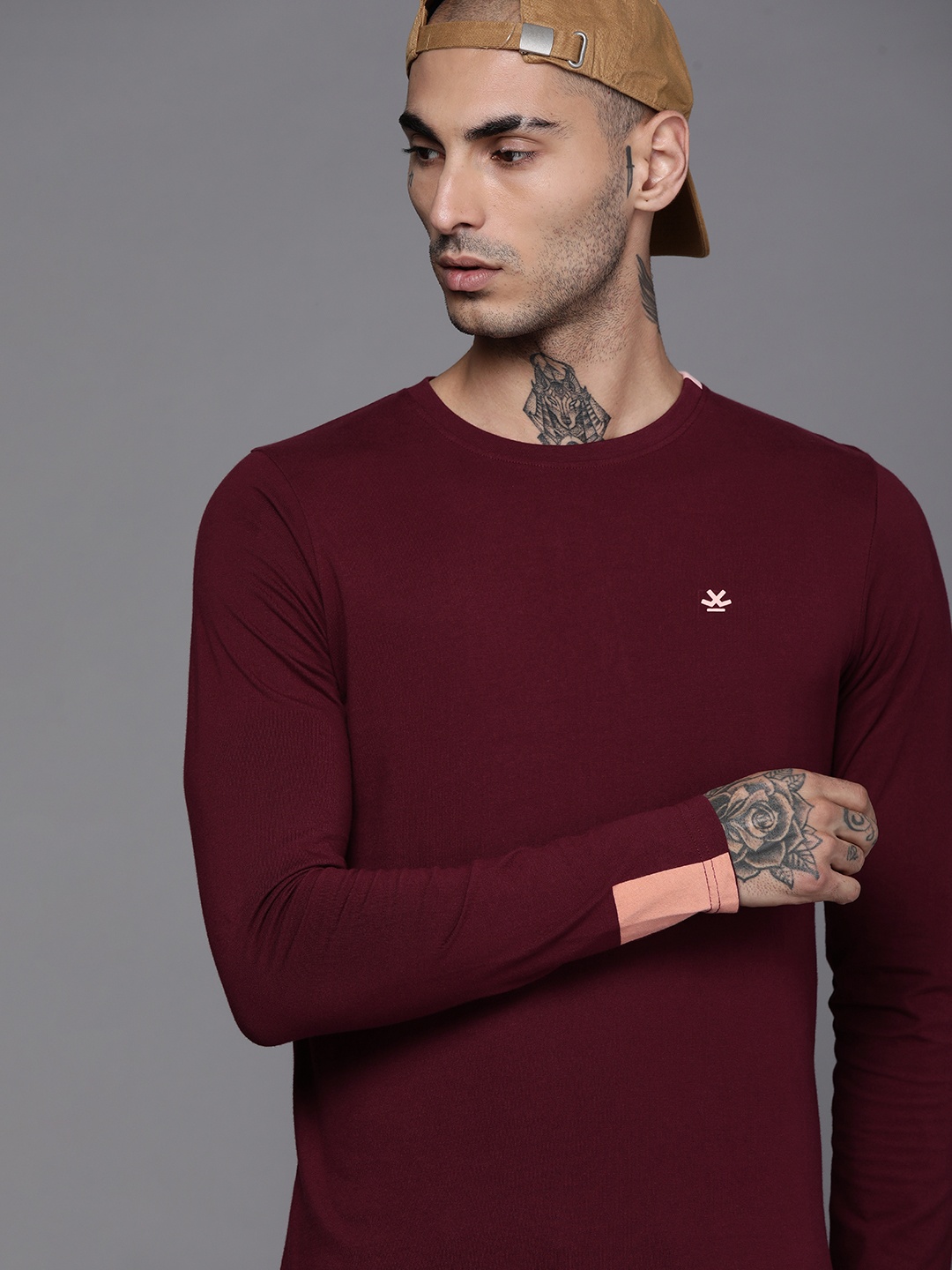 

WROGN Men Maroon Slim Fit Solid Round Neck Pure Cotton T-shirt