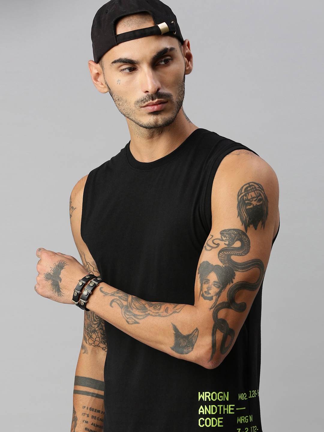 

WROGN Men Black & Green Printed Slim Fit T-shirt