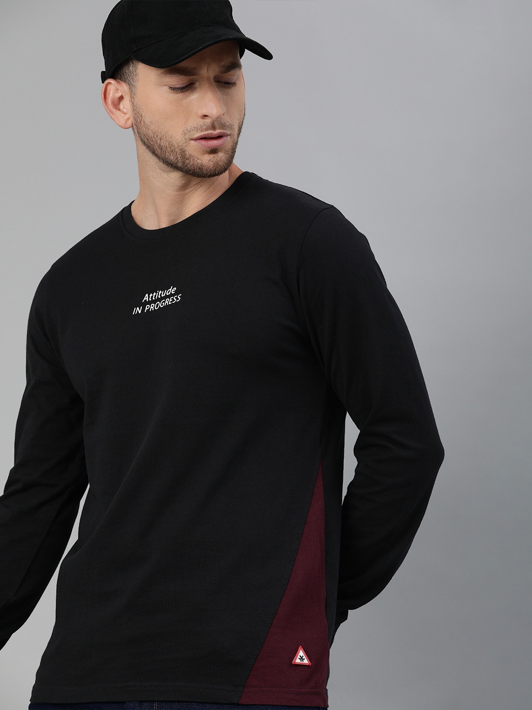 

WROGN Men Black Pure Cotton Solid Slim Fit Round Neck Pure Cotton T-shirt with Embroidered Detail