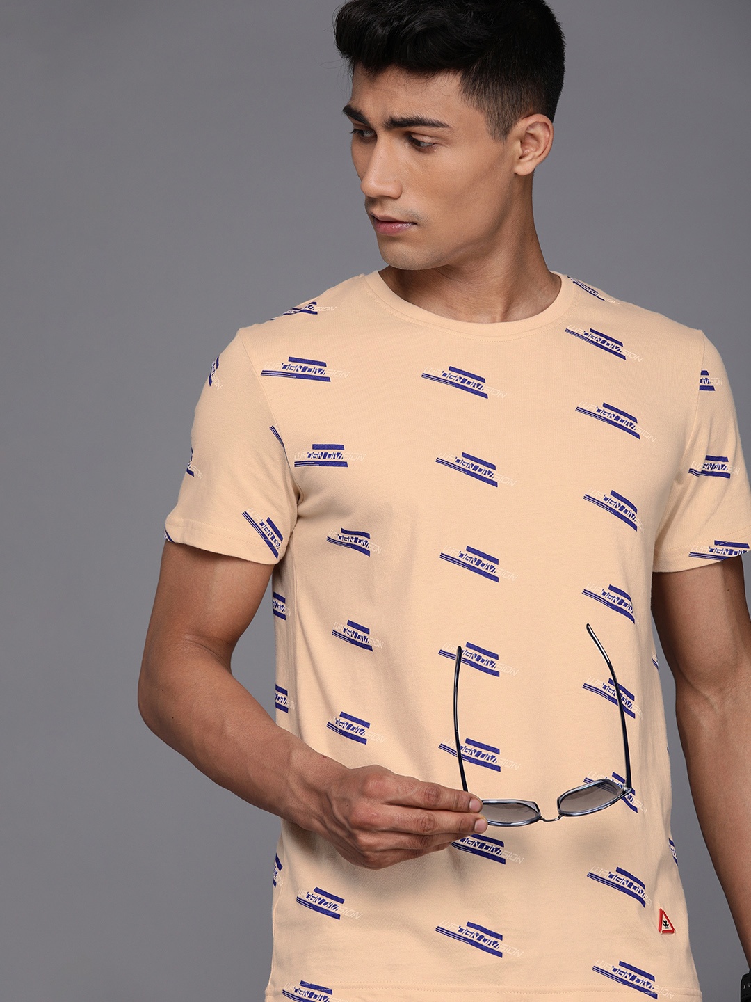 

WROGN Men Beige Printed Slim Fit Round Neck Pure Cotton T-shirt