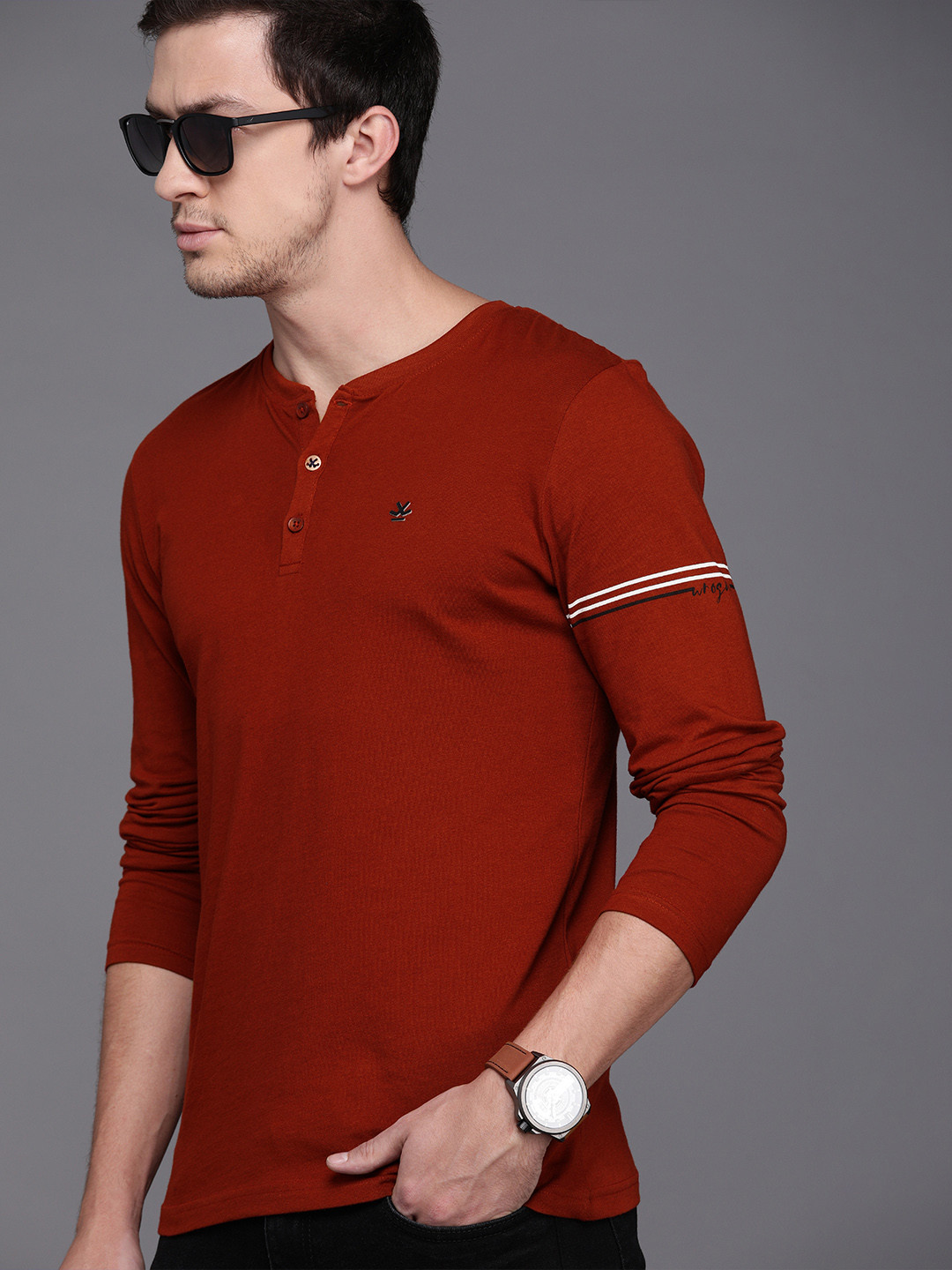 

WROGN Men Rust Brown Solid Pure Cotton Henley Neck Pure Cotton T-shirt