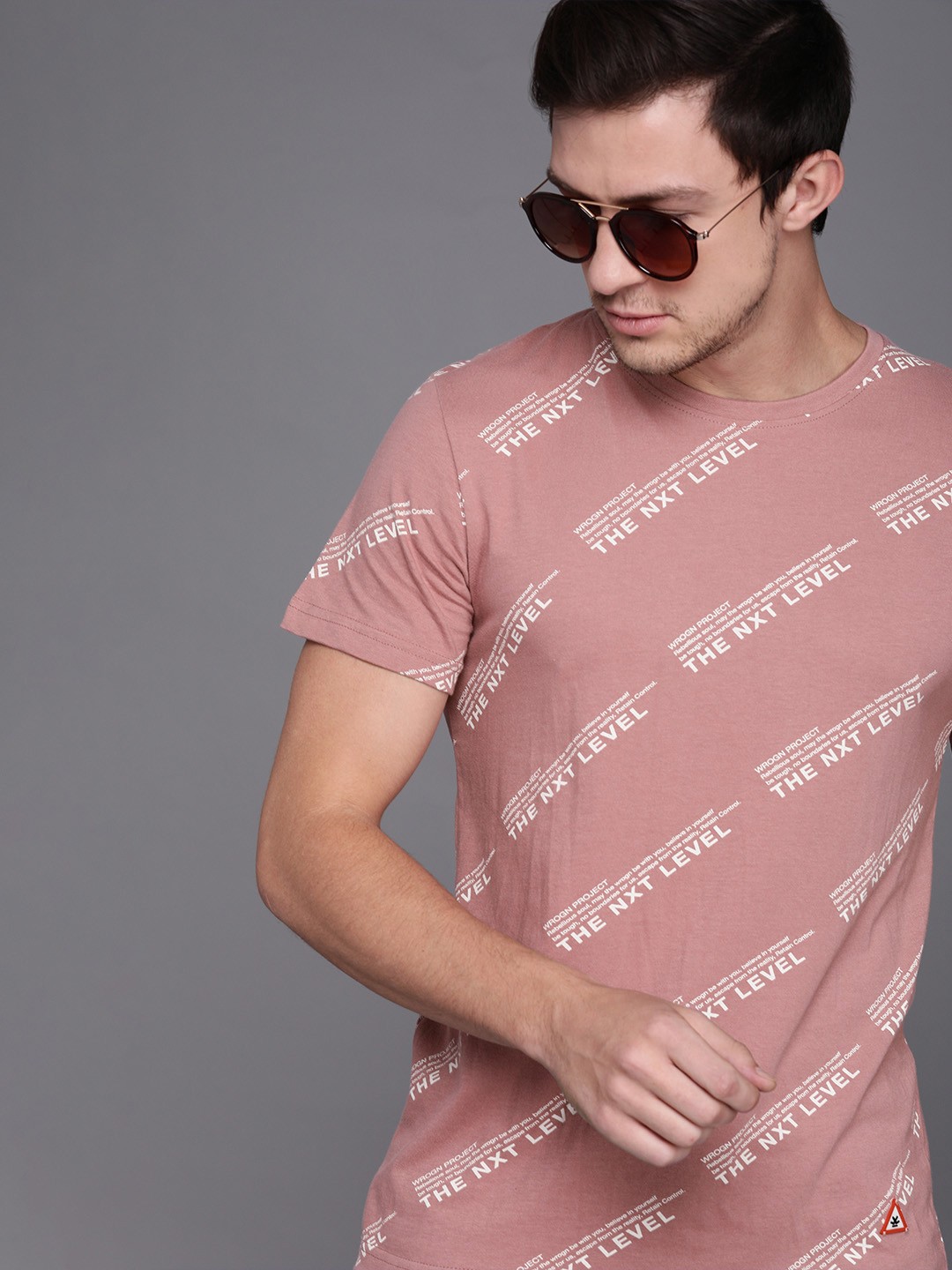 

WROGN Men Pink Printed Slim Fit Round Neck Pure Cotton T-shirt