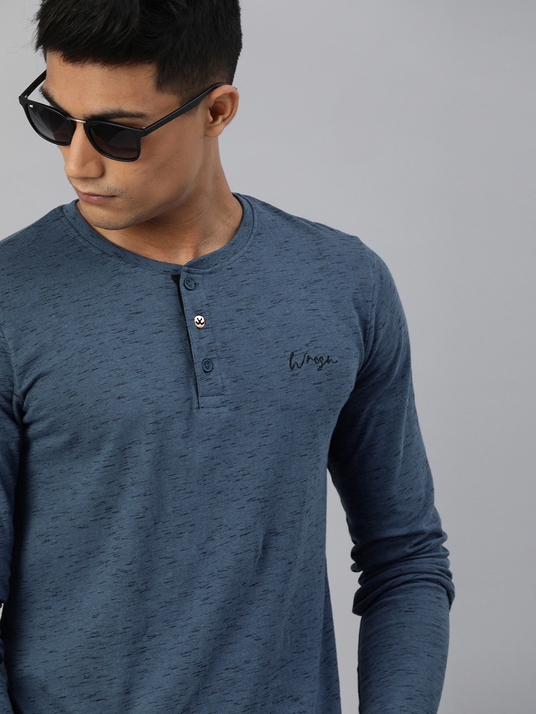 

WROGN Men Navy Blue Pure Cotton Slub Effect Slim Fit Henley Neck Pure Cotton T-shirt