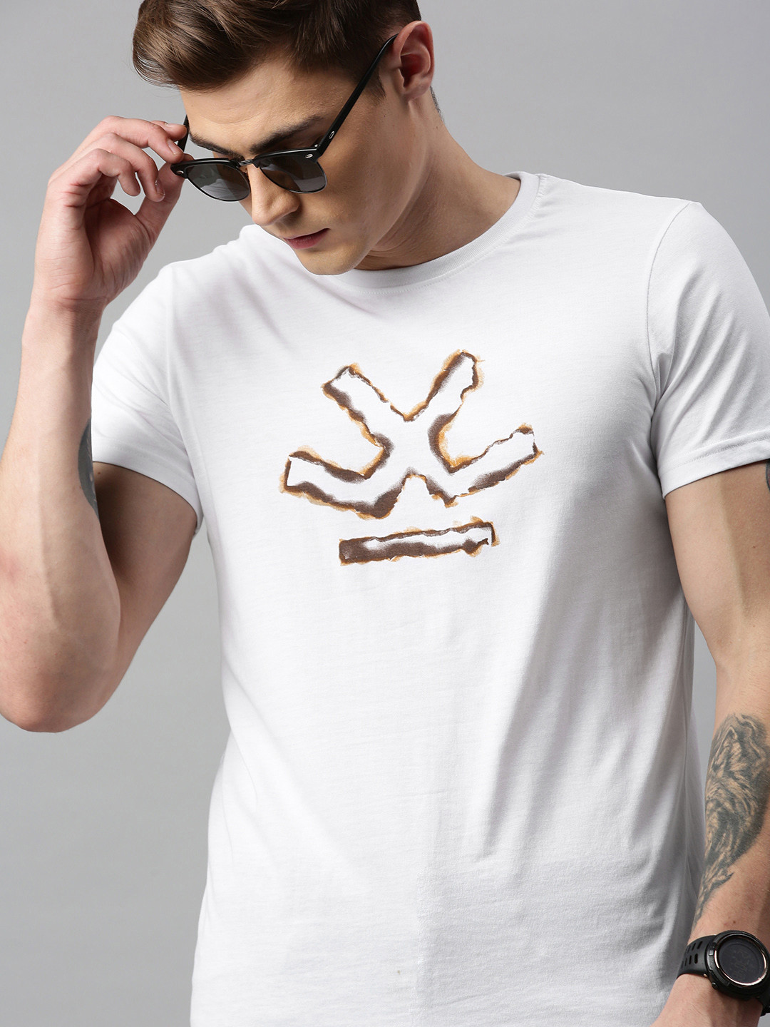 

WROGN Men White & Brown Printed Round Neck T-shirt