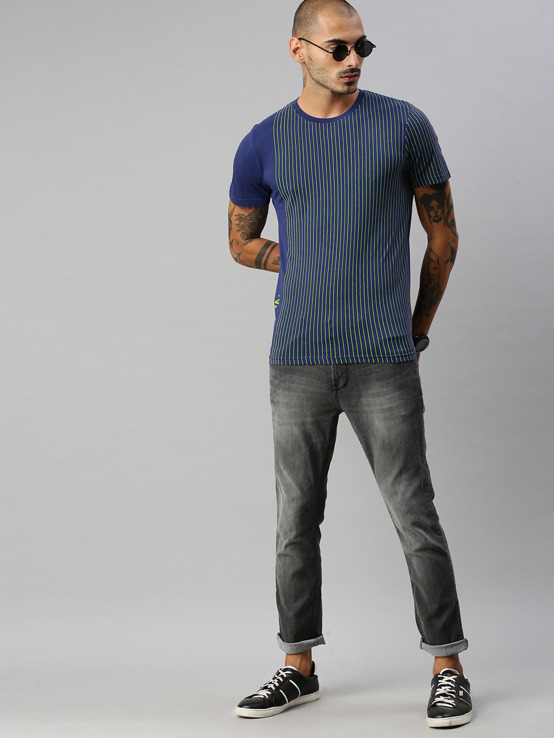 

WROGN Men Navy Blue Lime Green Striped Slim Fit Pure Cotton T-shirt