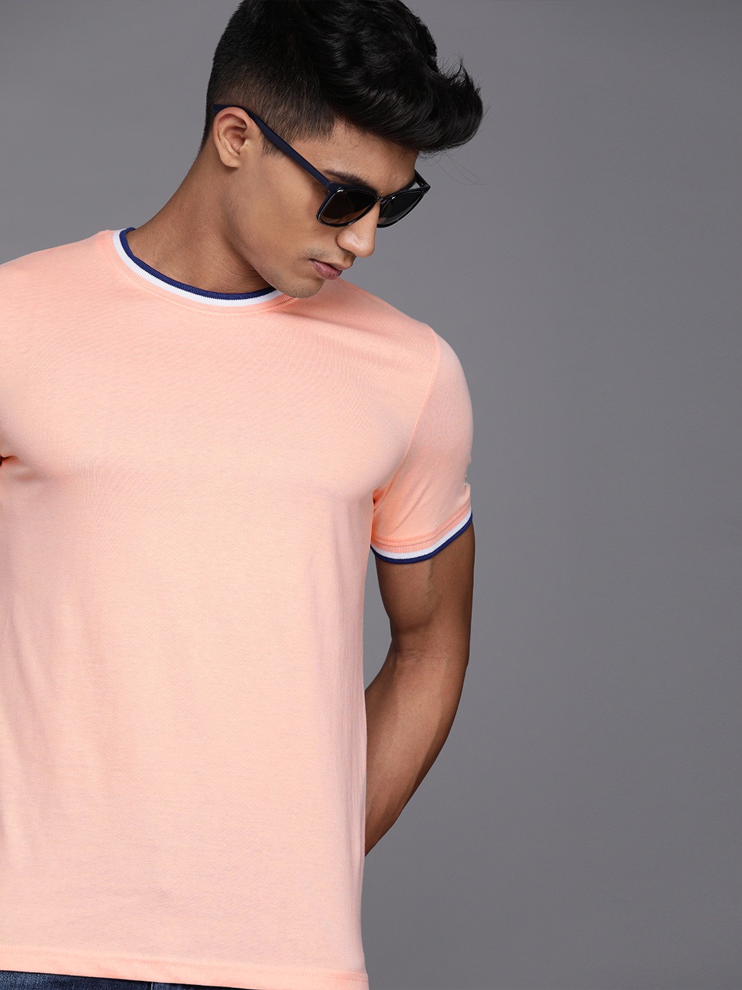 

WROGN Men Pink Solid Slim Fit Round Neck T-shirt