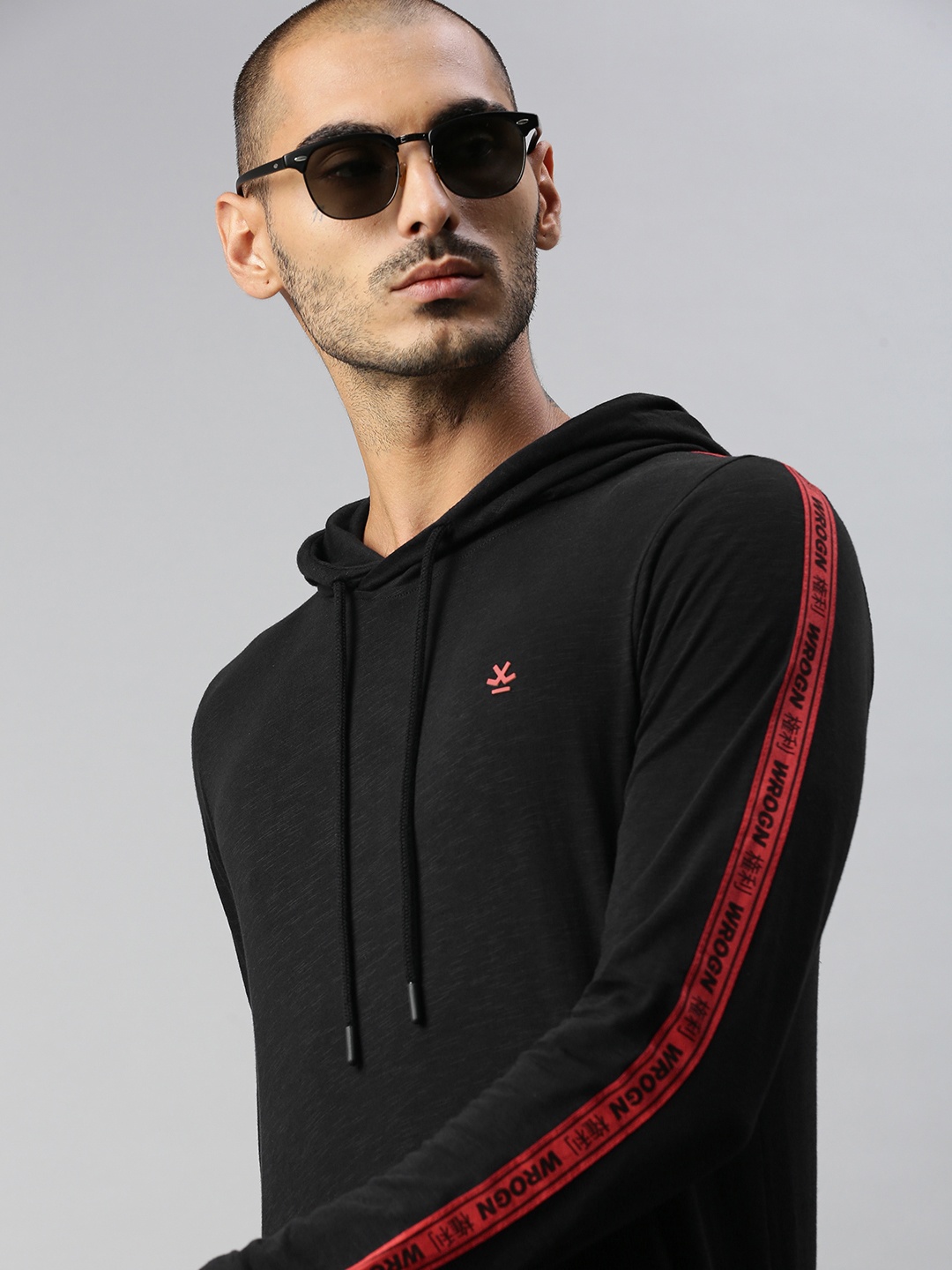 

WROGN Men Black Solid Slim Fit Hooded Pure Cotton T-shirt