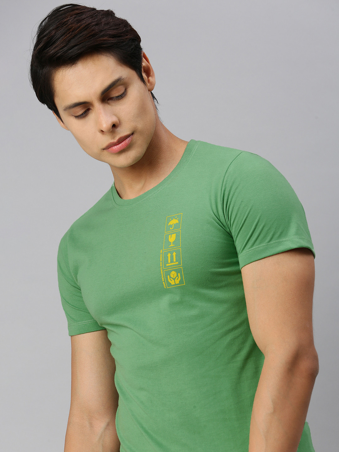 

WROGN Men Green Solid Slim Fit T-shirt