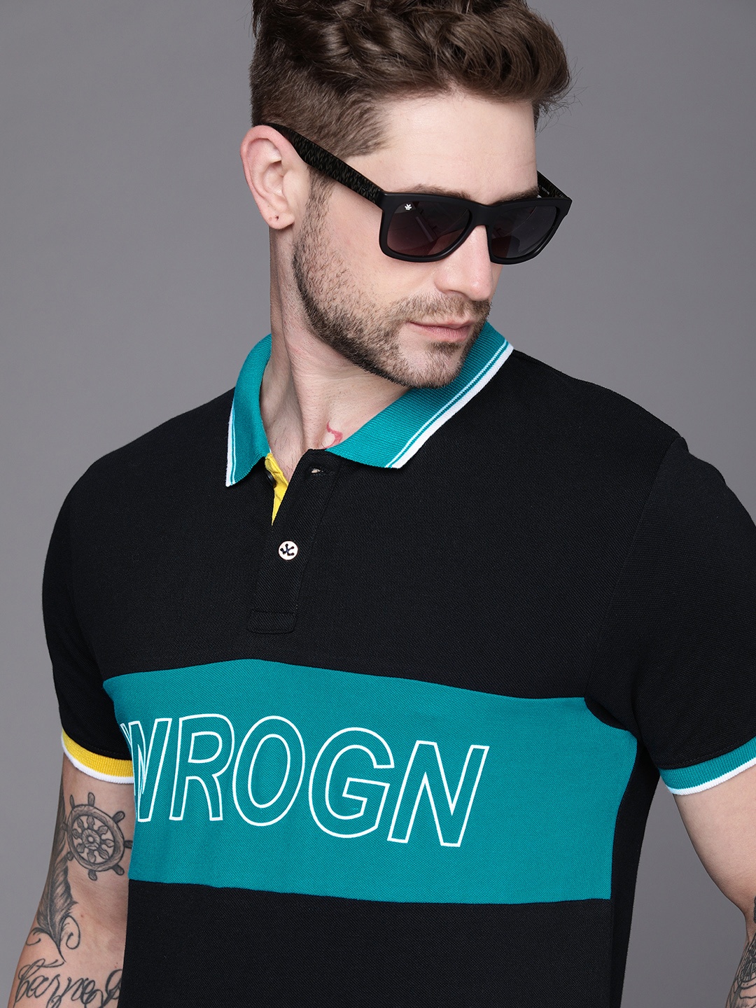 

WROGN Men Black Green Colourblocked Slim Fit Polo Collar Pure Cotton T-shirt