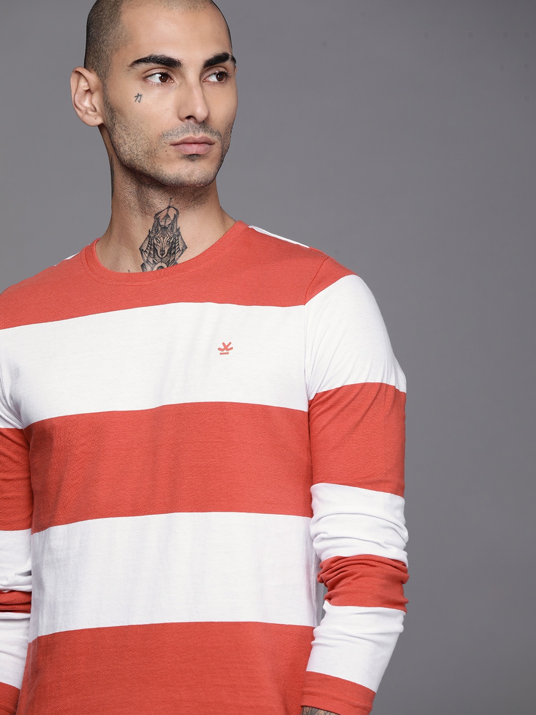 

WROGN Men White Coral Orange Striped Slim Fit Pure Cotton T-shirt