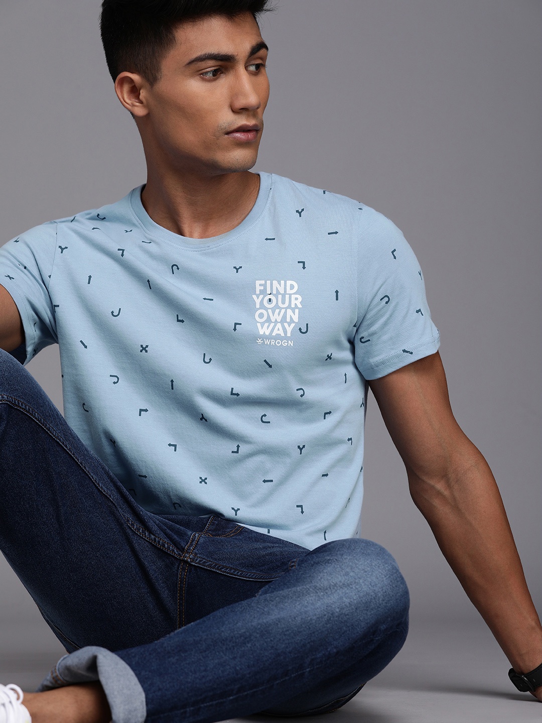 

WROGN Men Blue Printed Slim Fit Round Neck Pure Cotton T-shirt