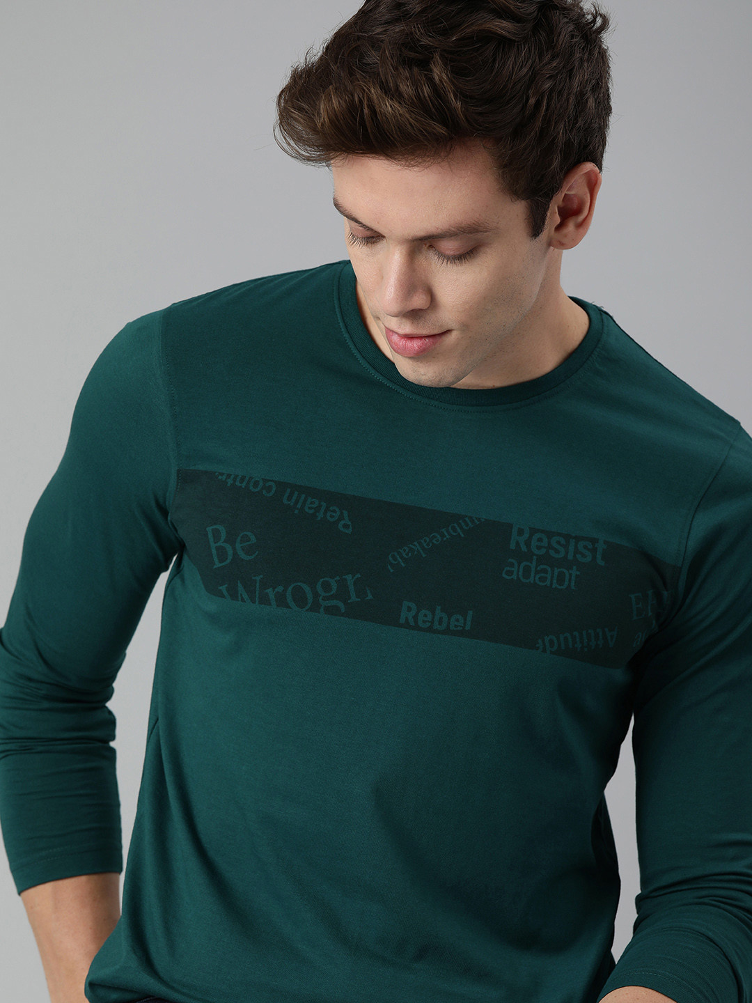 

WROGN Men Green Slim Fit Printed Round Neck T-shirt