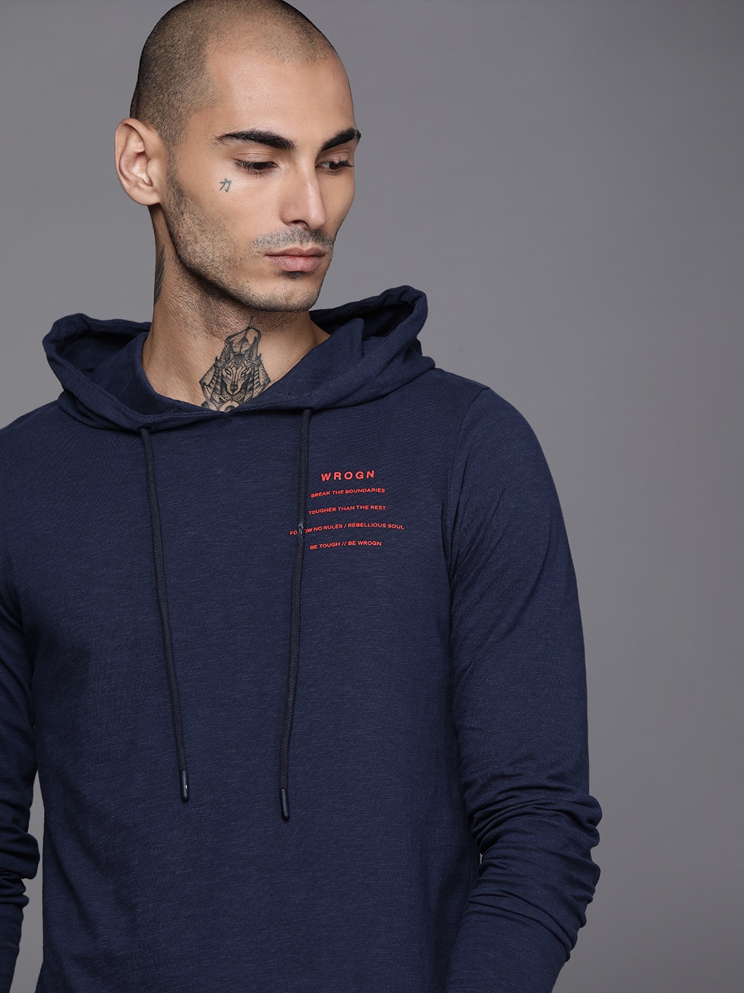 

WROGN Men Navy Blue Slim Fit Solid Pure Cotton Hooded Pure Cotton T-shirt