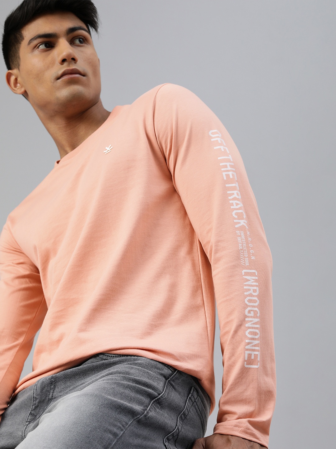 

WROGN Men Peach-Coloured Slim Fit Solid Round Neck Pure Cotton T-shirt with Printed Detail