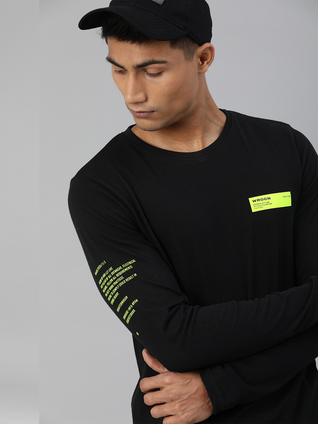 

WROGN Men Black Slim Fit Solid Round Neck Pure Cotton T-shirt with Printed Detail