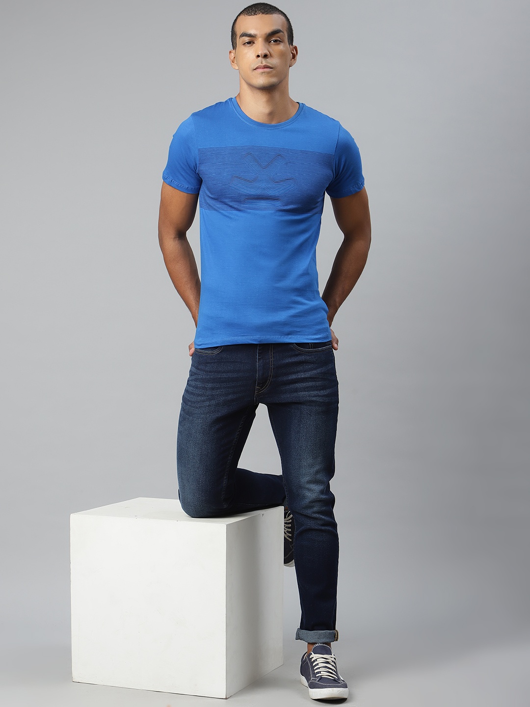 

WROGN Men Blue Cotton Embossed Effect Round Neck T-shirt