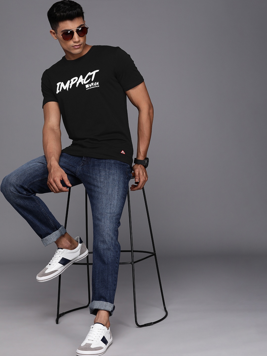 

WROGN Men Black Printed Slim Fit Round Neck Thermochromic Pure Cotton T-shirt