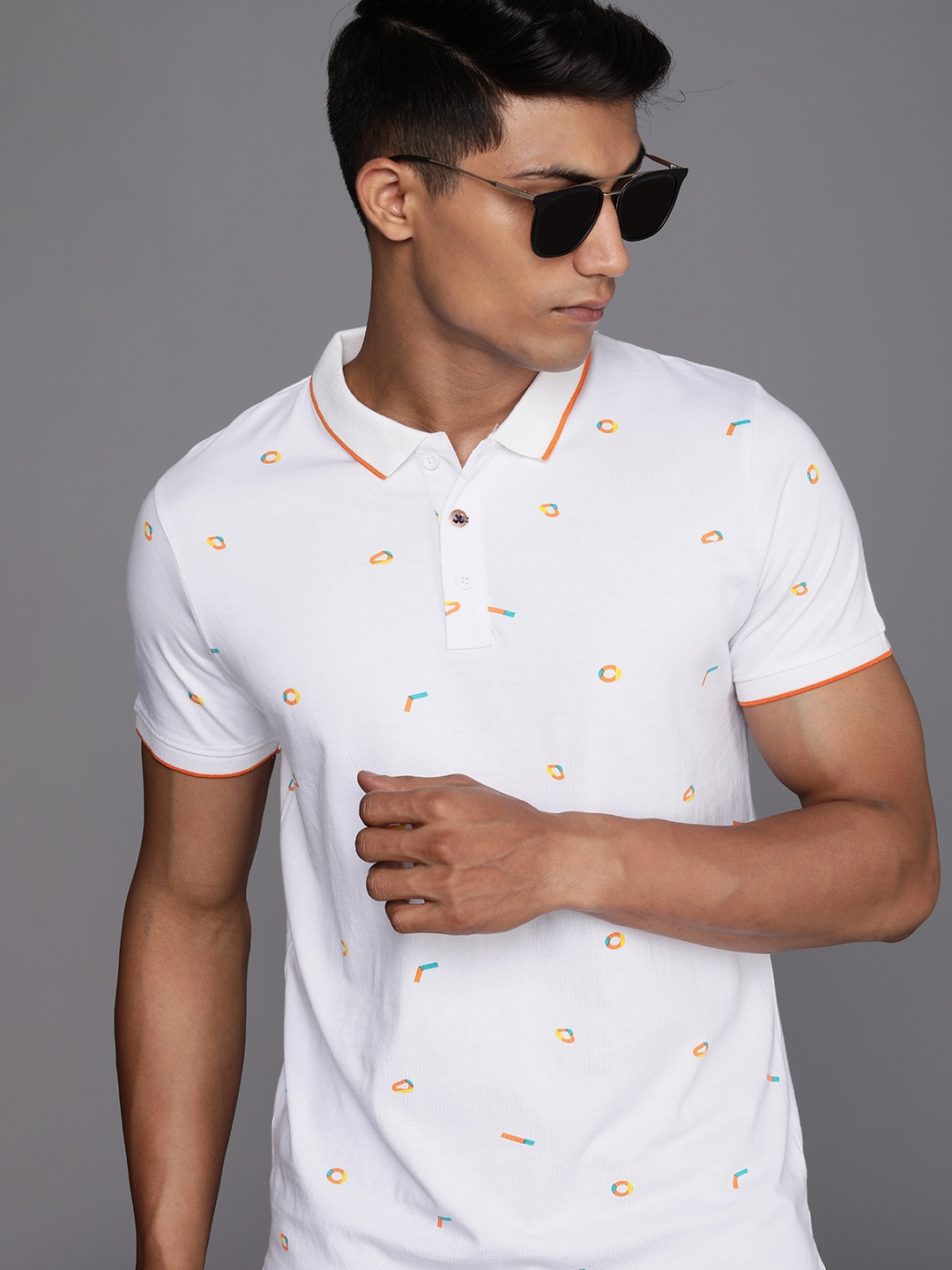 

WROGN Men Off White & Multicoloured Printed Polo Collar Slim Fit Pure Cotton T-shirt