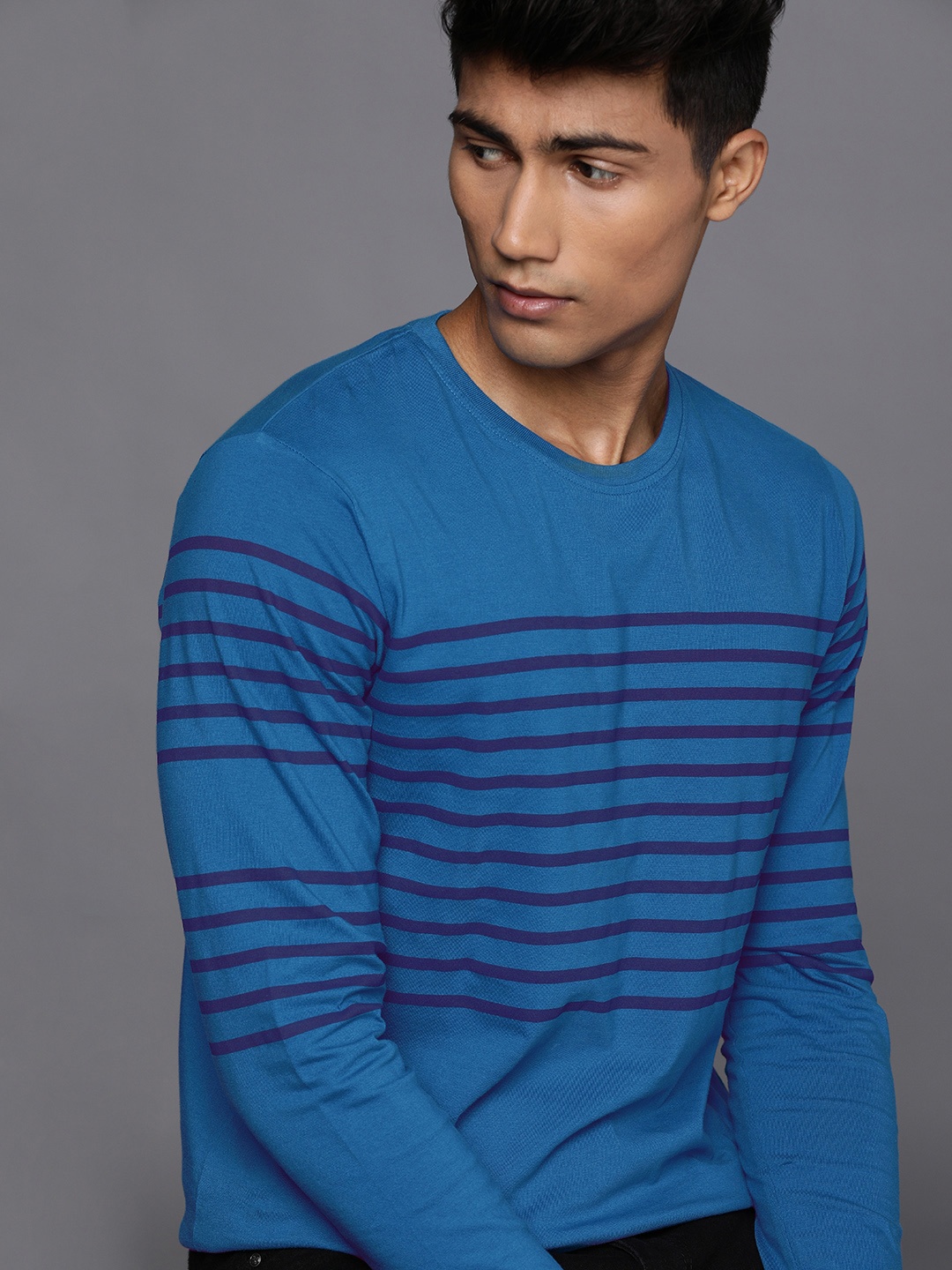 

WROGN Men Blue Striped Round Neck Pure Cotton T-shirt