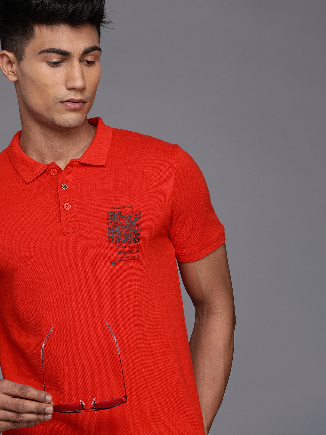 

WROGN Men Red Solid Pure Cotton Polo Collar QR Code Pure Cotton T-shirt