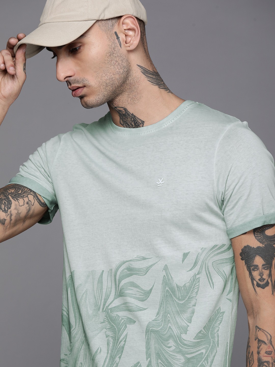

WROGN Men Green Printed Slim Fit Pure Cotton T-shirt
