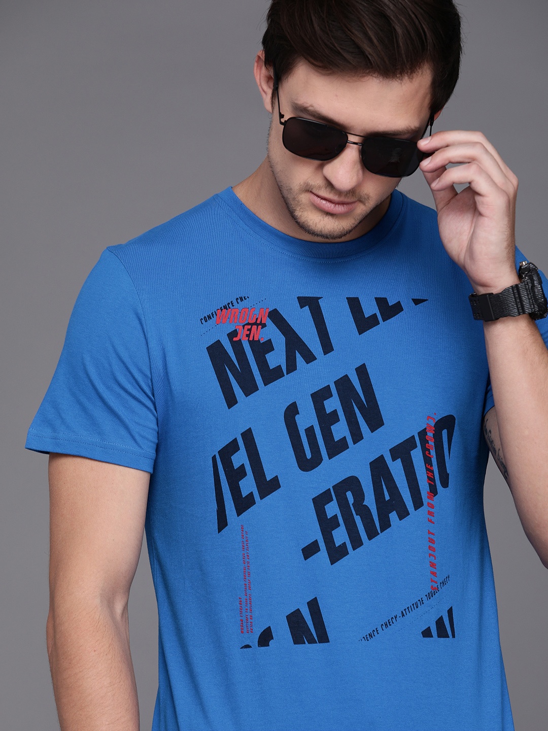 

WROGN Men Blue Black Printed Round Neck Pure Cotton T-shirt