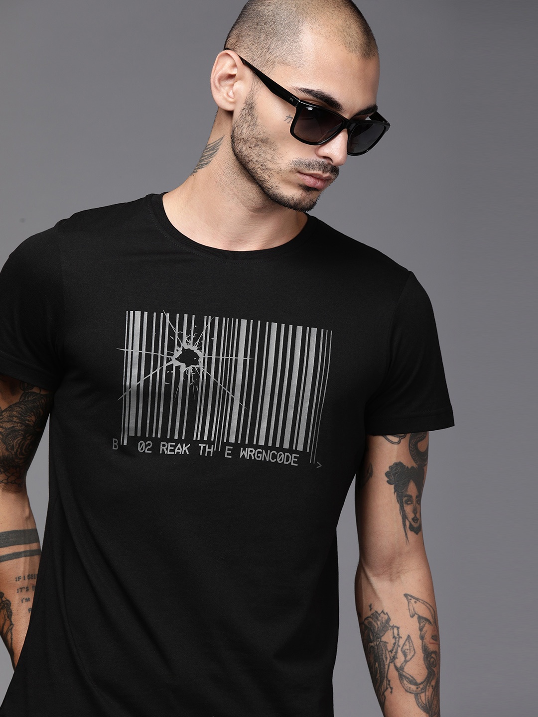

WROGN Men Black Slim Fit Printed Round Neck Pure Cotton T-shirt