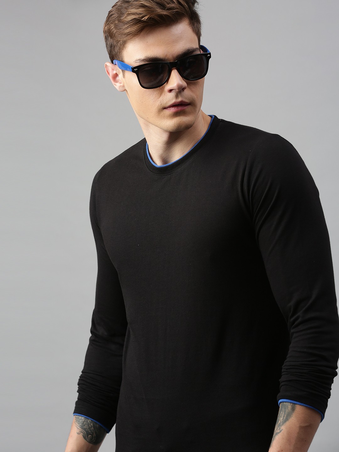 

WROGN Men Black Slim Fit Solid Round Neck T-shirt