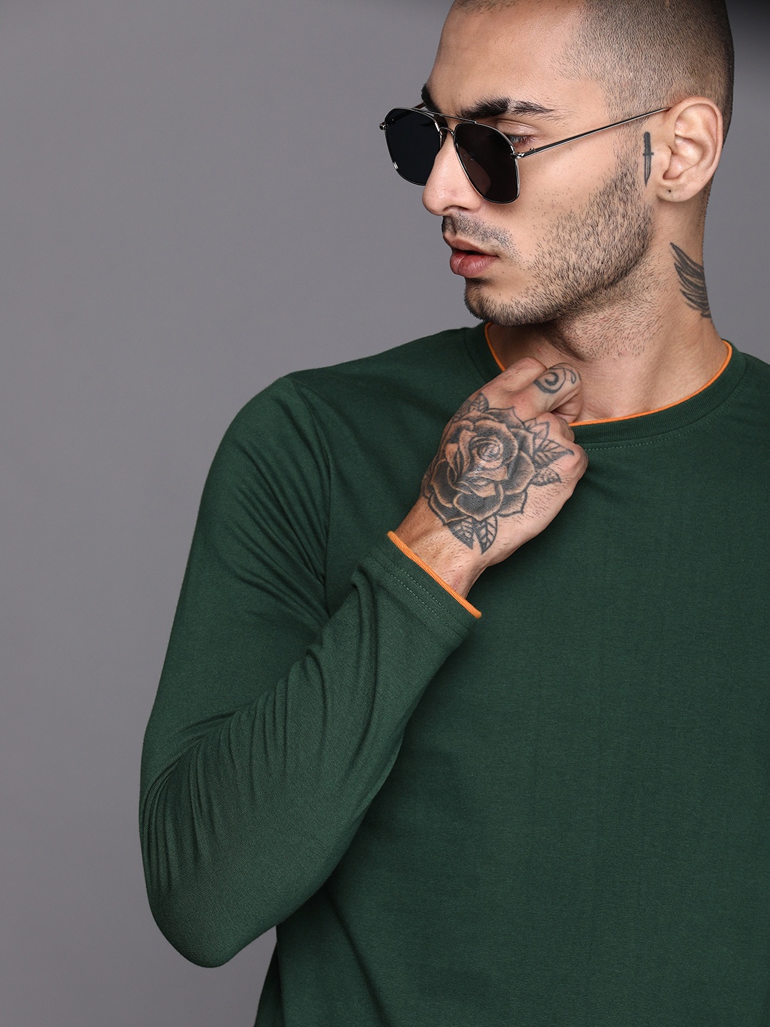 

WROGN Men Green Solid Round Neck T-shirt