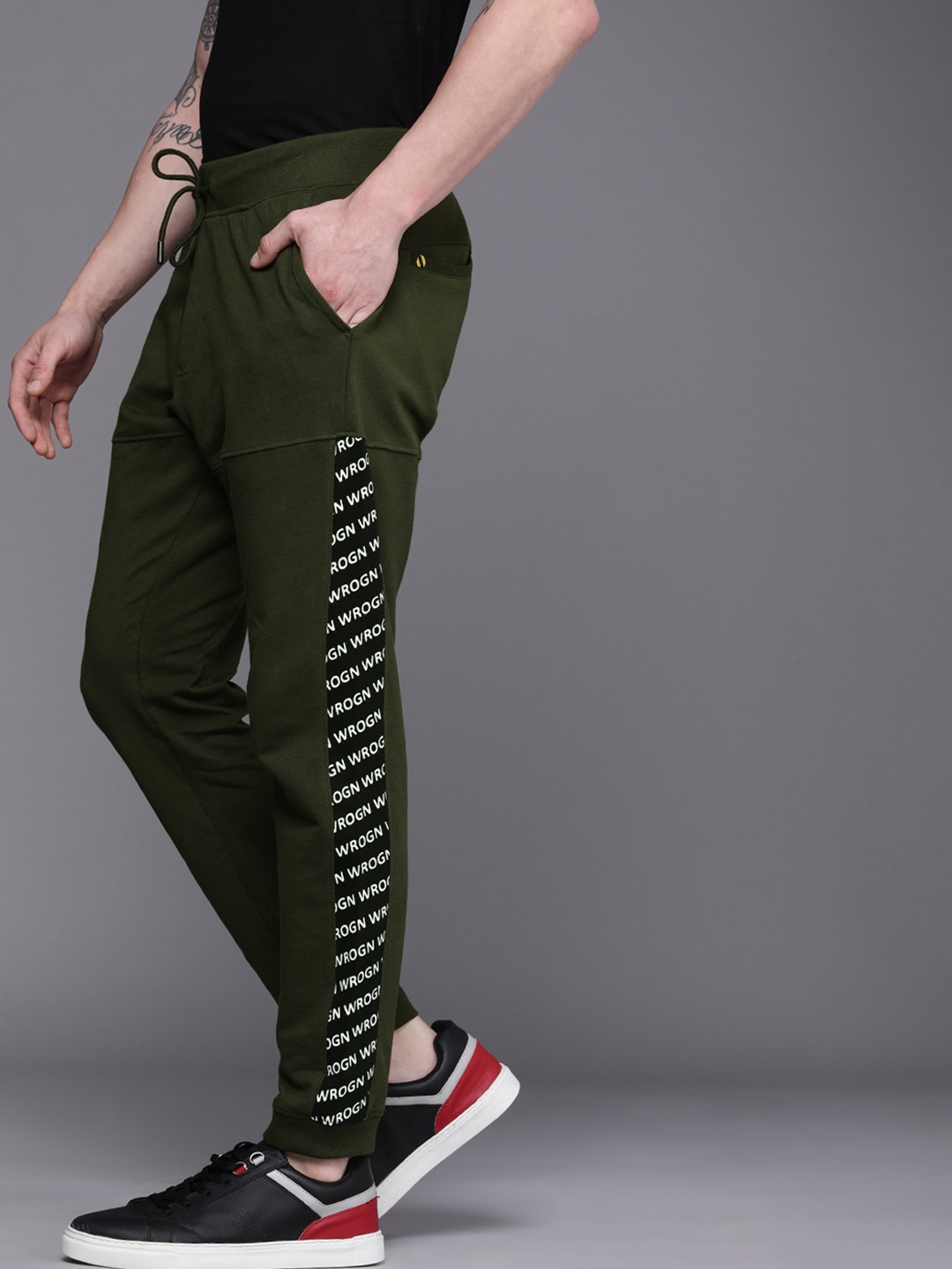 

WROGN Men Olive Green & White Printed Slim Fit Joggers