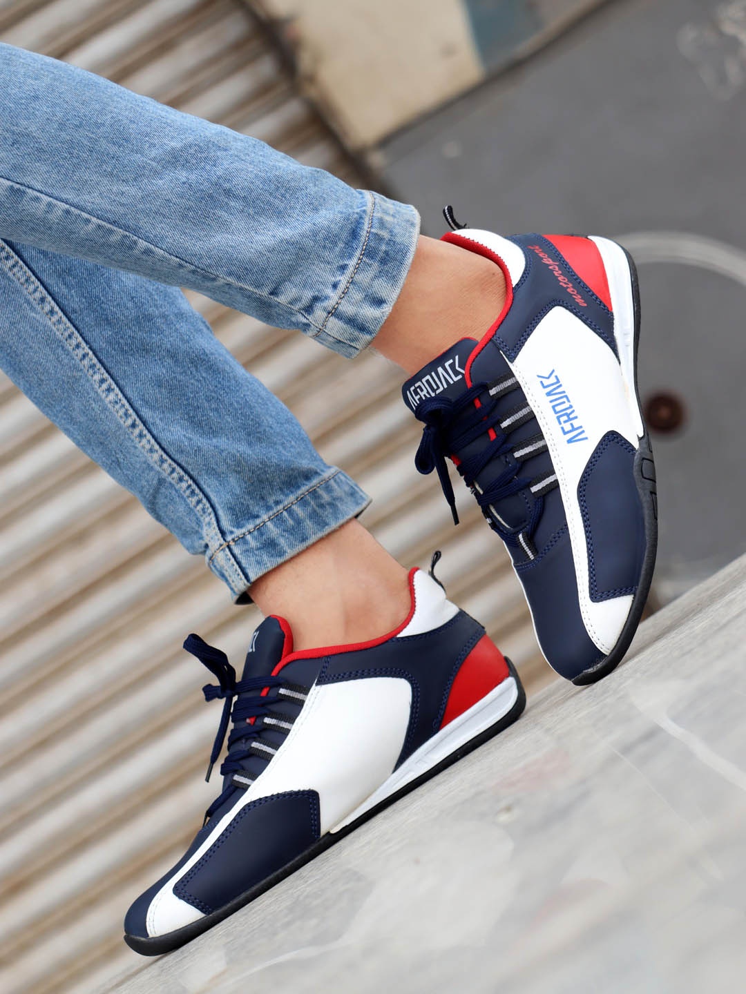 

Afrojack Men Blue & White Colourblocked Sneakers