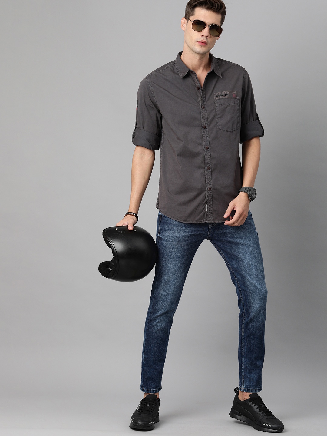 

The Roadster Lifestyle Co Men Navy Blue Slim Fit Light Fade Stretchable Jeans