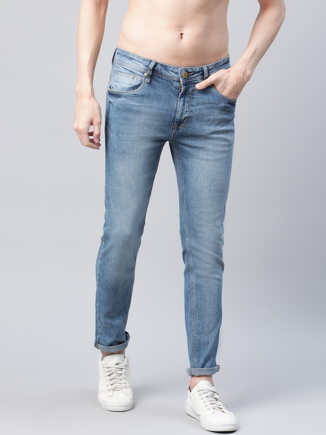 

The Roadster Lifestyle Co Men Blue Skinny Fit Clean Look Light Fade Stretchable Jeans Jeans