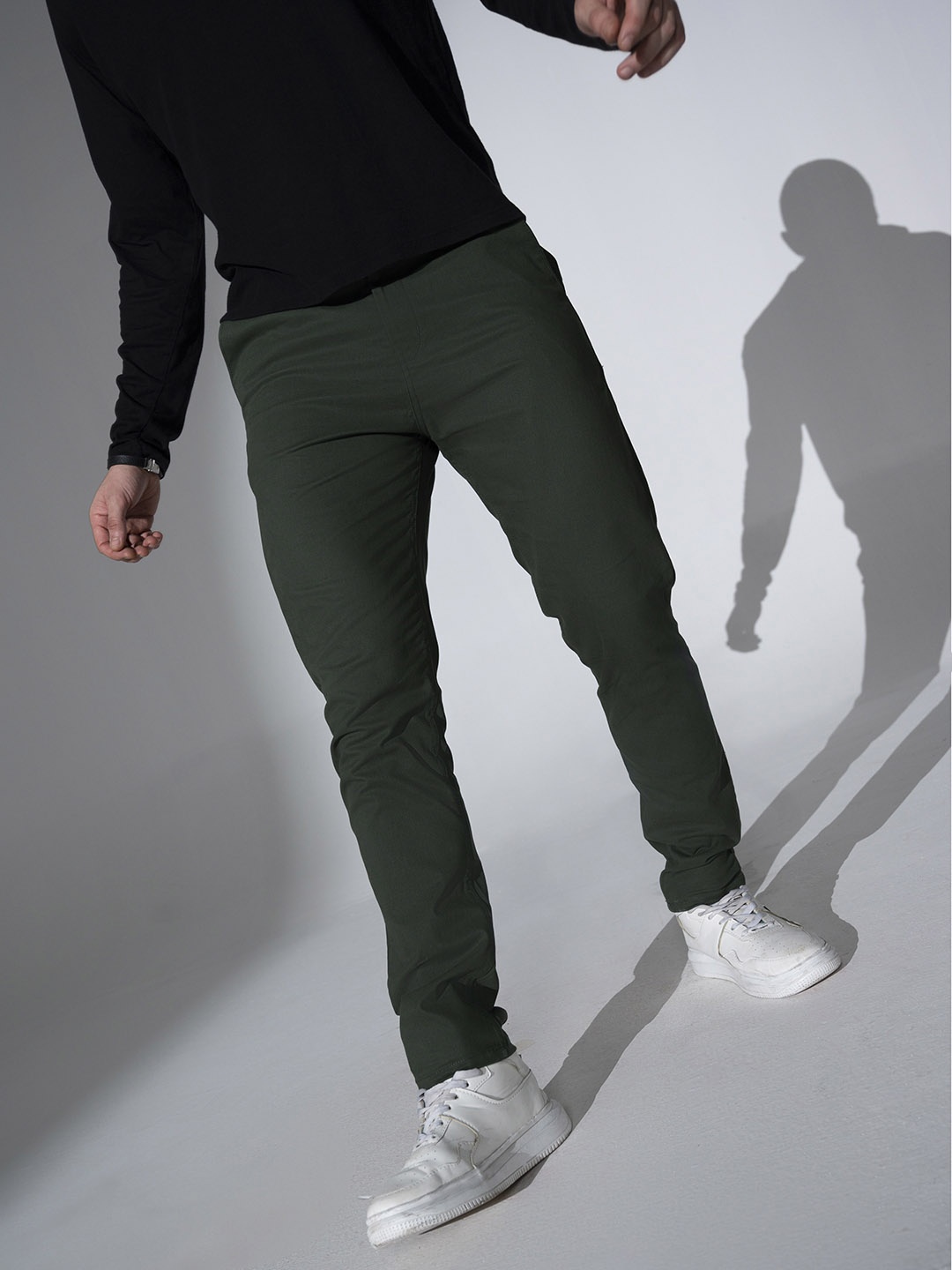 

Hubberholme Men Olive Green Slim Fit Solid Chinos