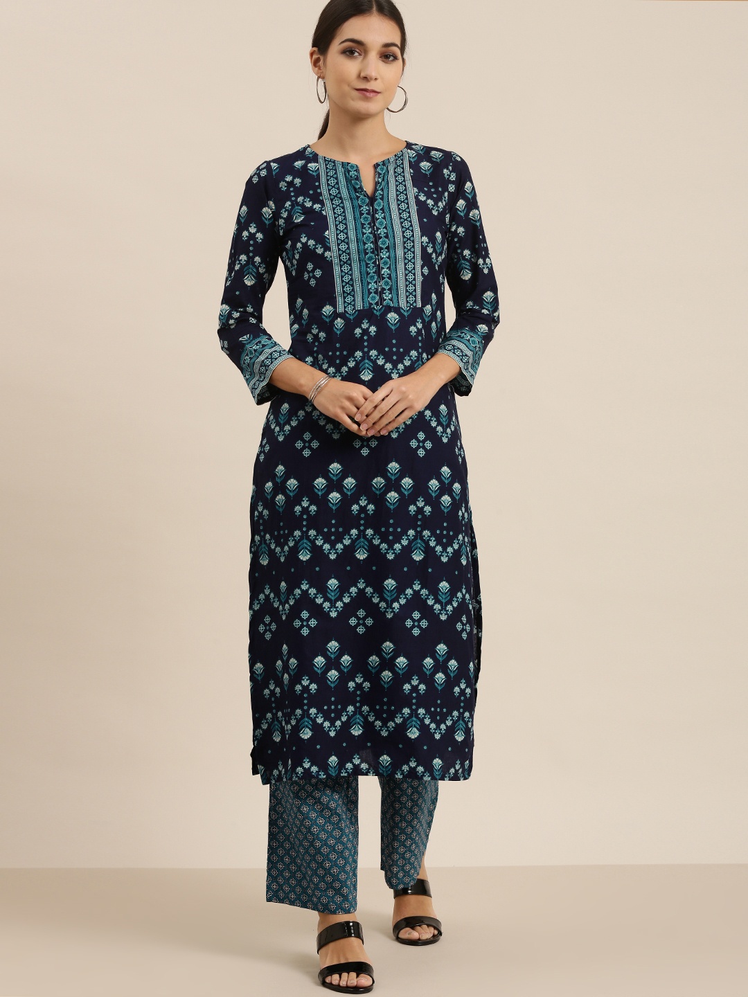 

Vishudh Women Navy Blue Printed Kurta with Palazzos