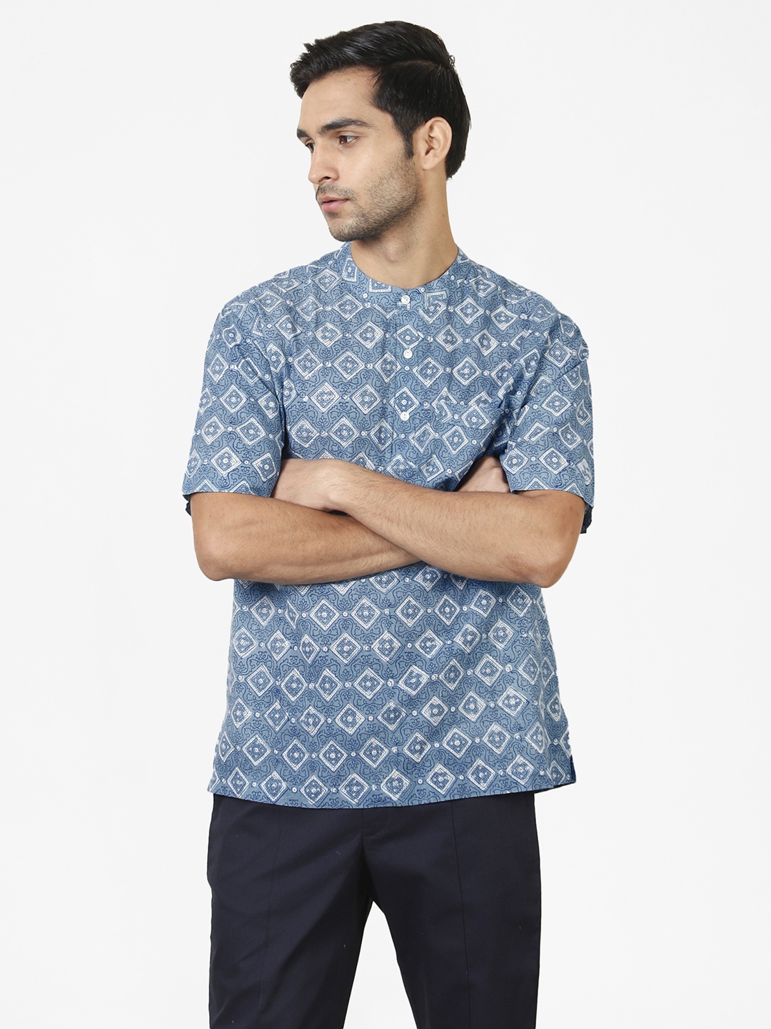 

Fabindia Men Blue & White Comfort Fit Cotton Slub Hand Block Print Short Kurta