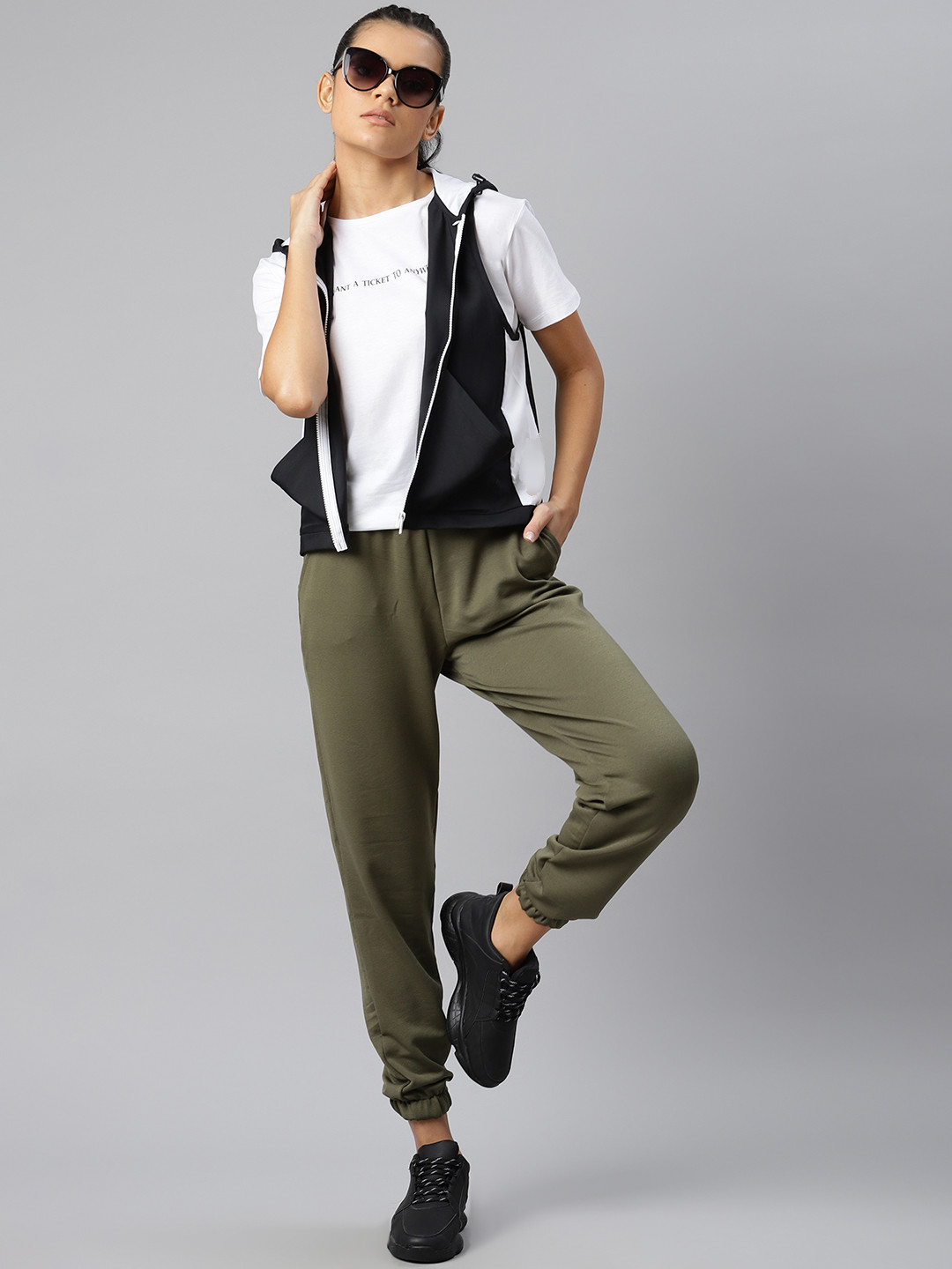 

HRX By Hrithik Roshan Women Jet Black & Optic White Colourblock Lifestyle Jackets