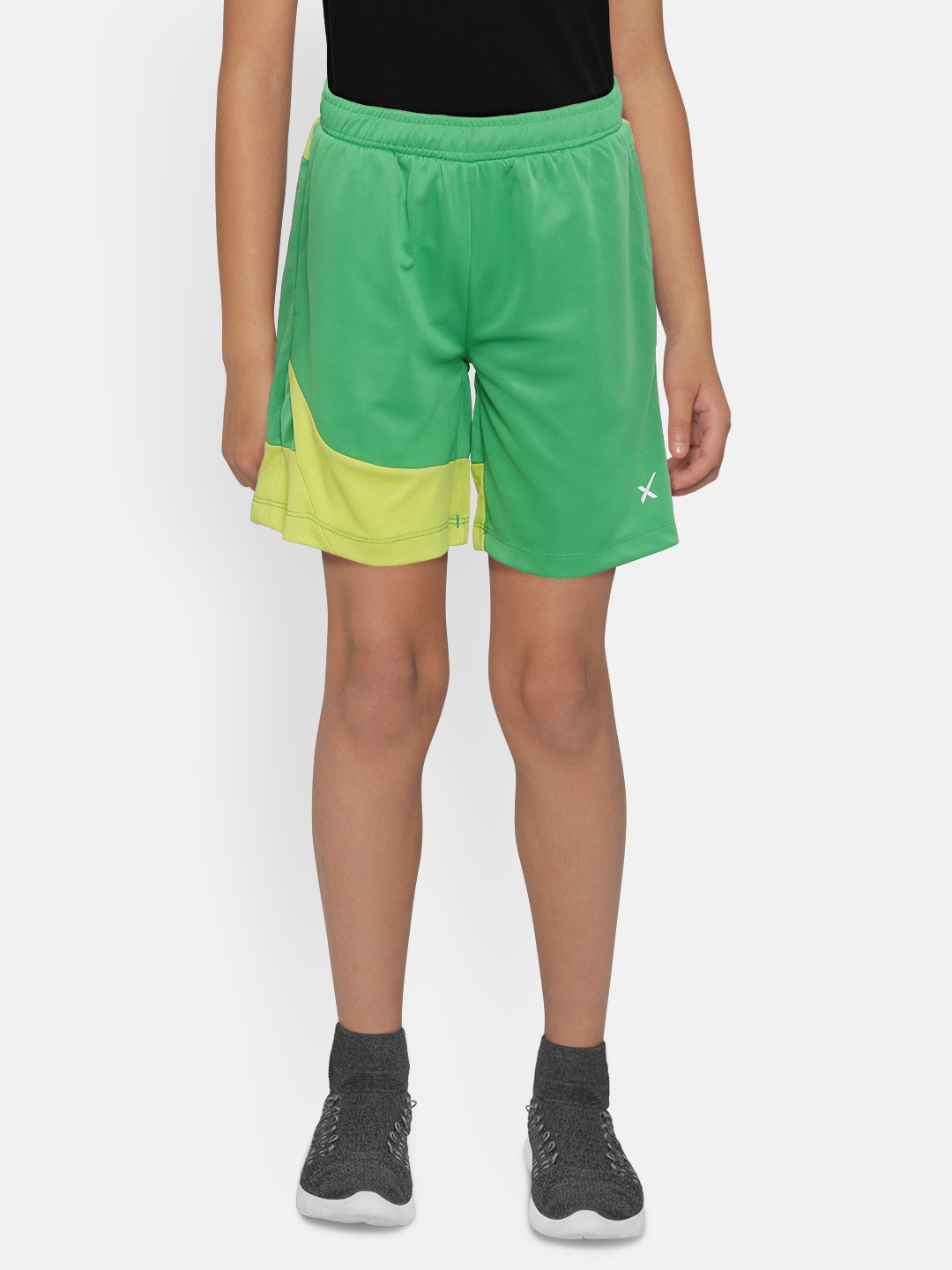 

HRX By Hrithik Roshan U-17 Boys Green Colourblock Anti-Static Rapid-Dry Basketball Shorts