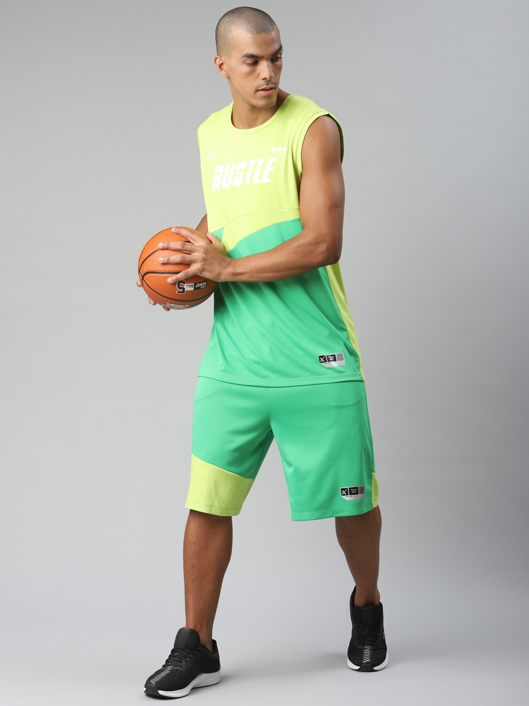 

HRX By Hrithik Roshan Men Kelly Green Colourblock Anti-Static Rapid-Dry Basketball Shorts