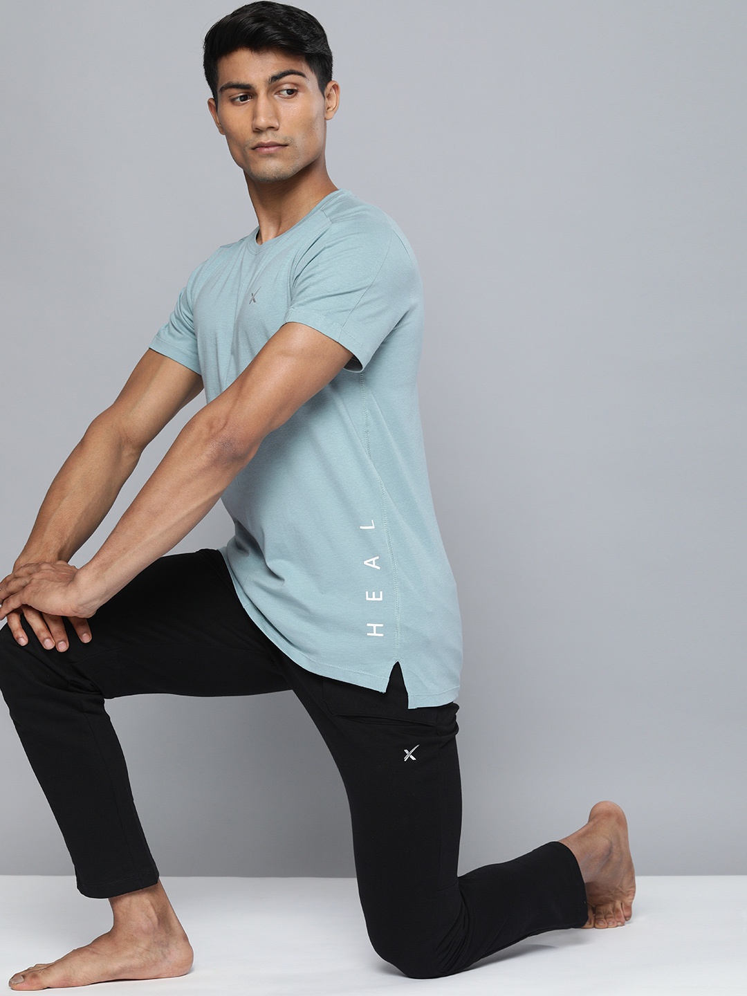 

HRX by Hrithik Roshan Men Blue & White Printed Yoga T-shirt