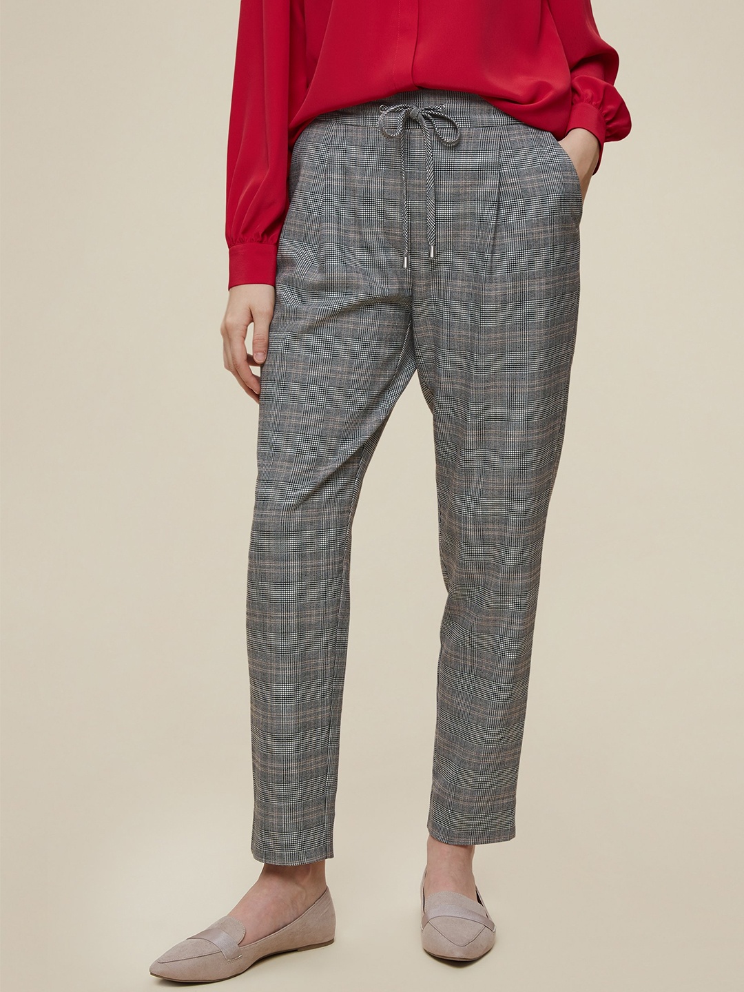 

DOROTHY PERKINS Women Grey & Black Tapered Fit Checked Formal Trousers