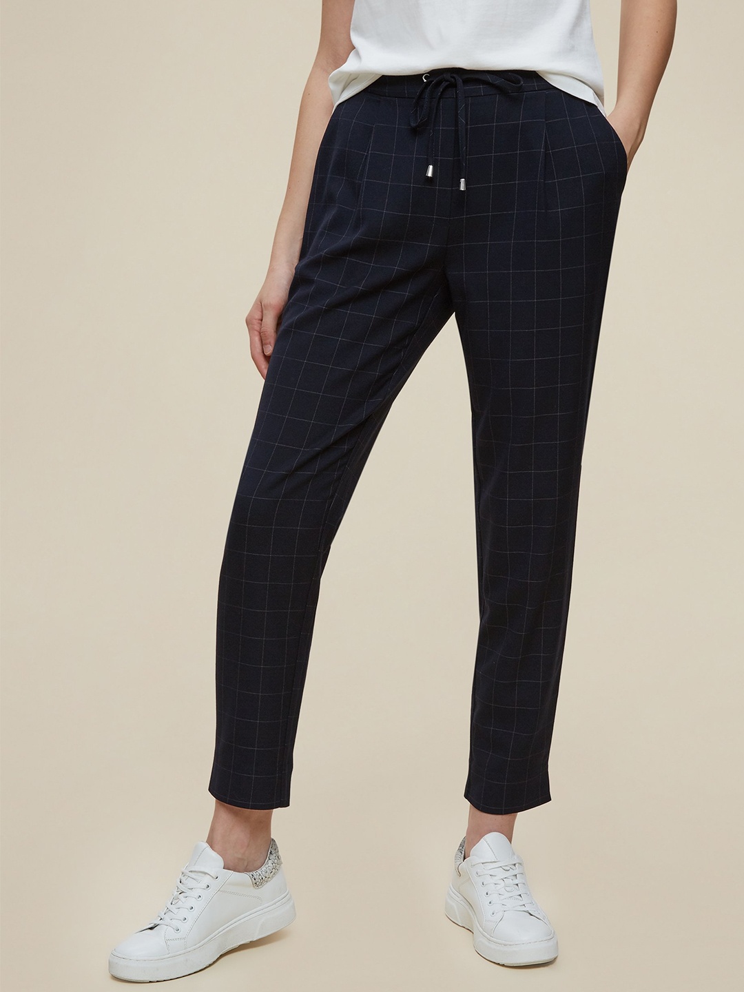

DOROTHY PERKINS Women Navy Blue Tapered Fit Checked Cropped Trousers