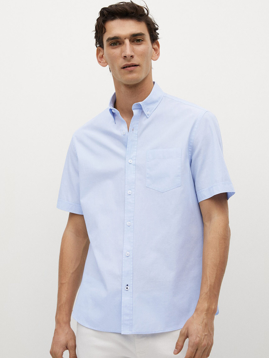

MANGO MAN Blue Pure Cotton Regular Fit Solid Casual Shirt