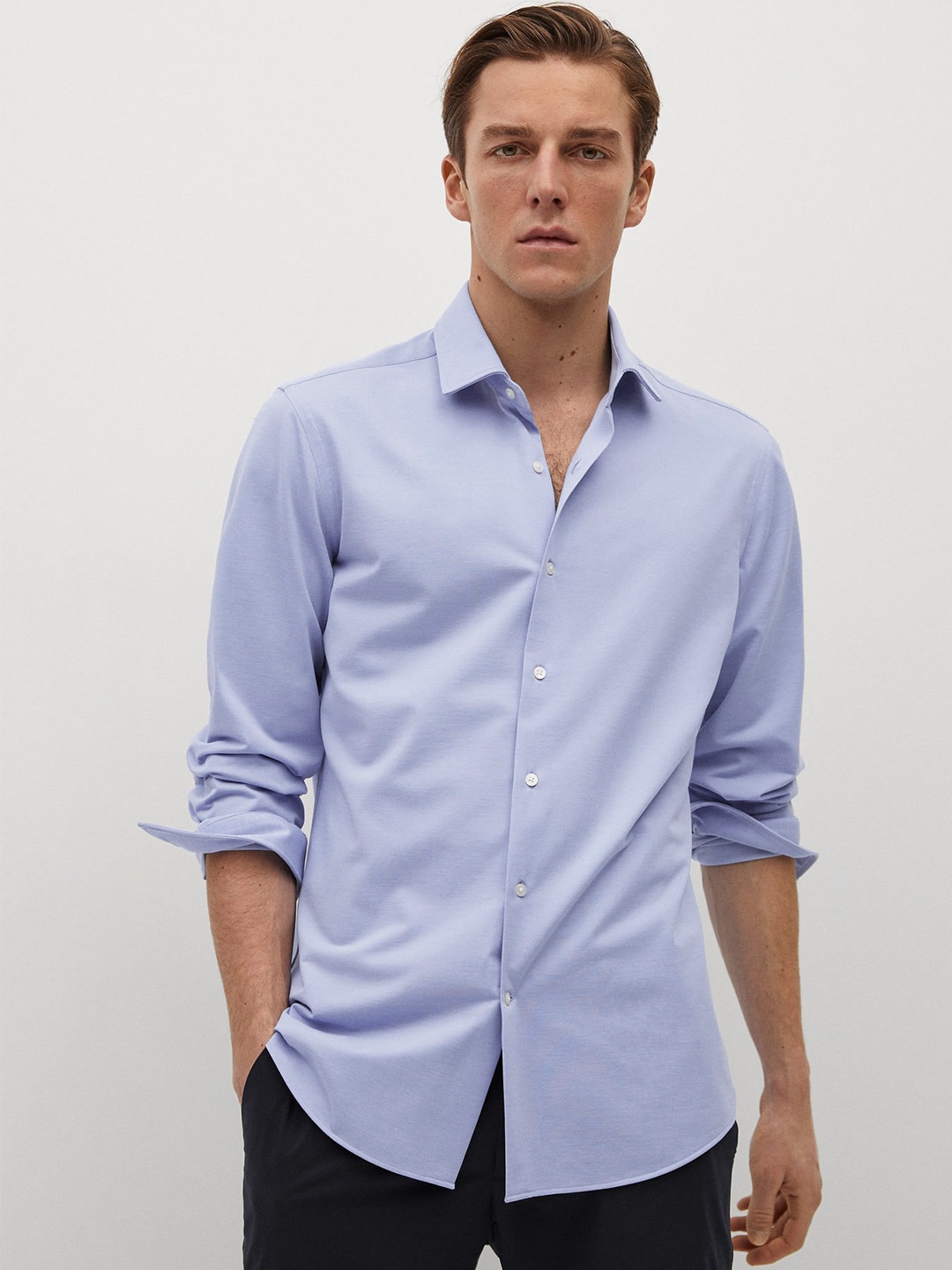 

MANGO MAN Men Blue Wrinkle Free Slim Fit Solid Smart Casual Shirt