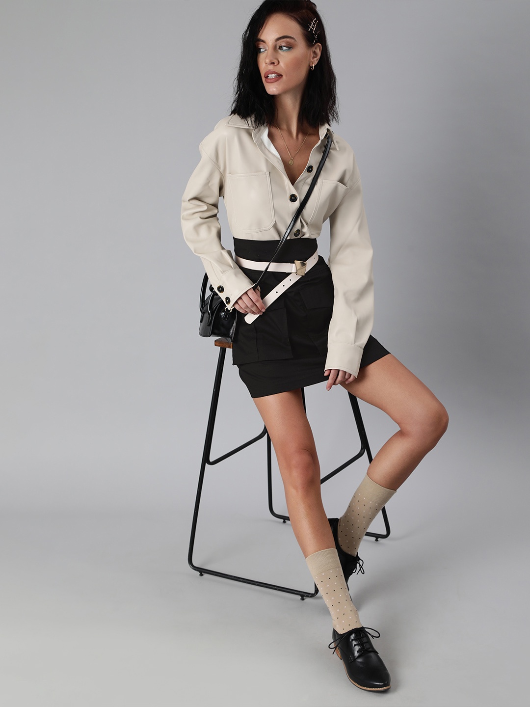 SCORPIUS Women Black Solid Oversized Pockets Pencil Skirt